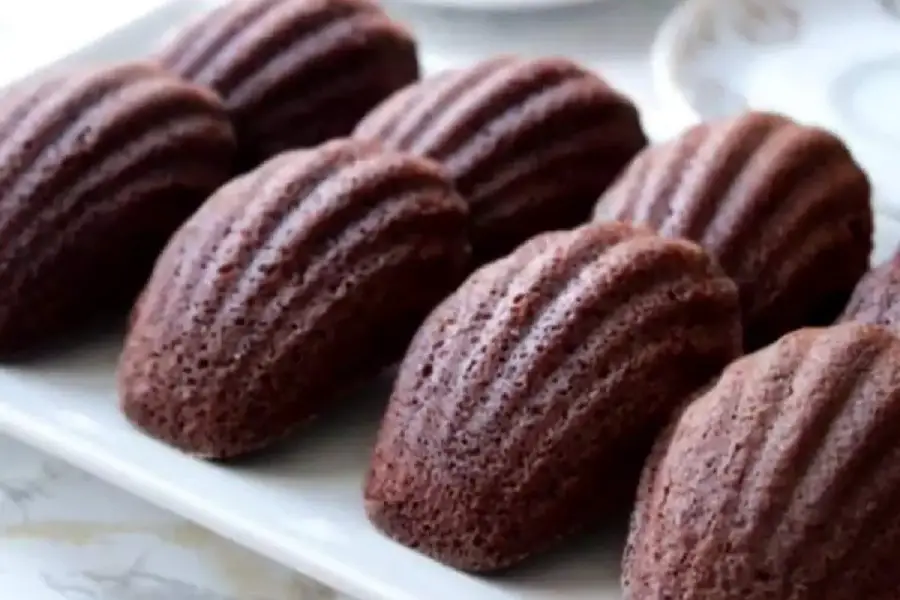 تاریخچه و تفاوت شیرینی مادلن با شیرینی‌های مشابه