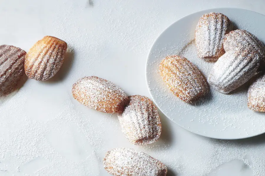 راهنمای گام به گام طرز تهیه شیرینی مادلن