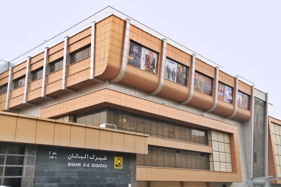 پردیس سینمایی مگامال از بهترین سینماهای غرب تهران