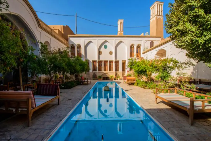 خانه تاریخی احسان و خانه تاج