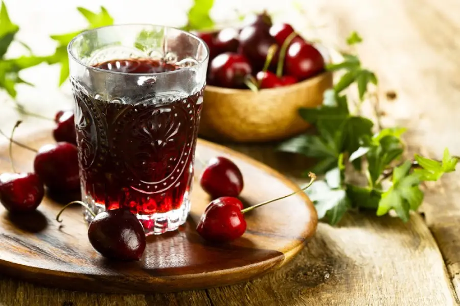 مراحل گامبهگام طرز تهیه چای آلبالو اصل