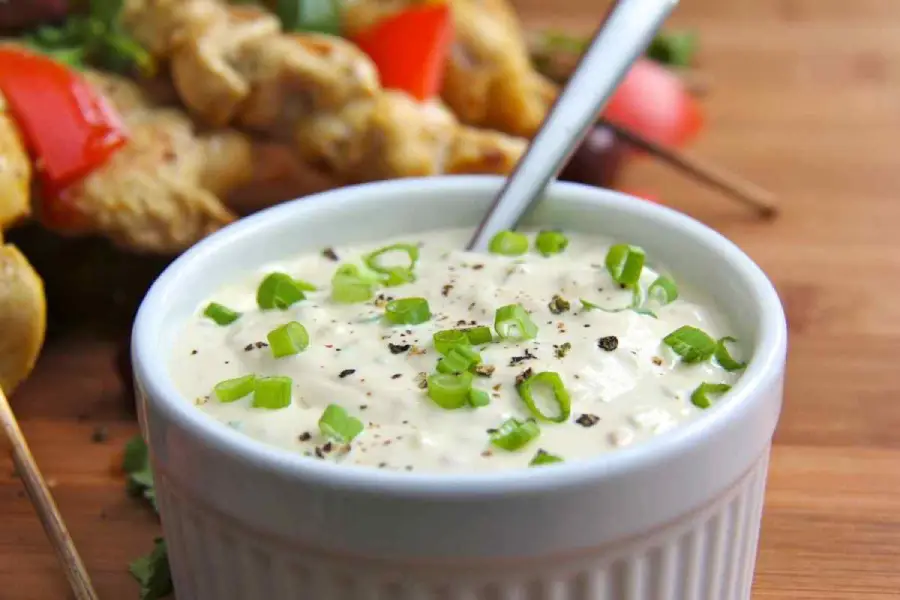 طرز تهیه سس سیر مخصوص شاورما